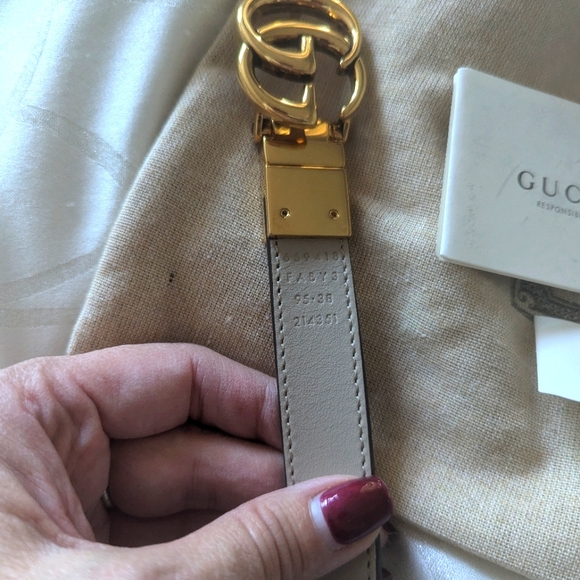 Gucci reversible taupe/monogram belt - Picture 5 of 8